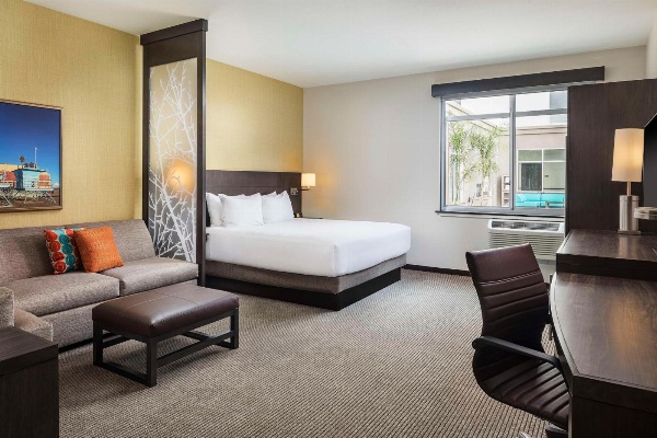 Hyatt Place Santa Cruz image 3